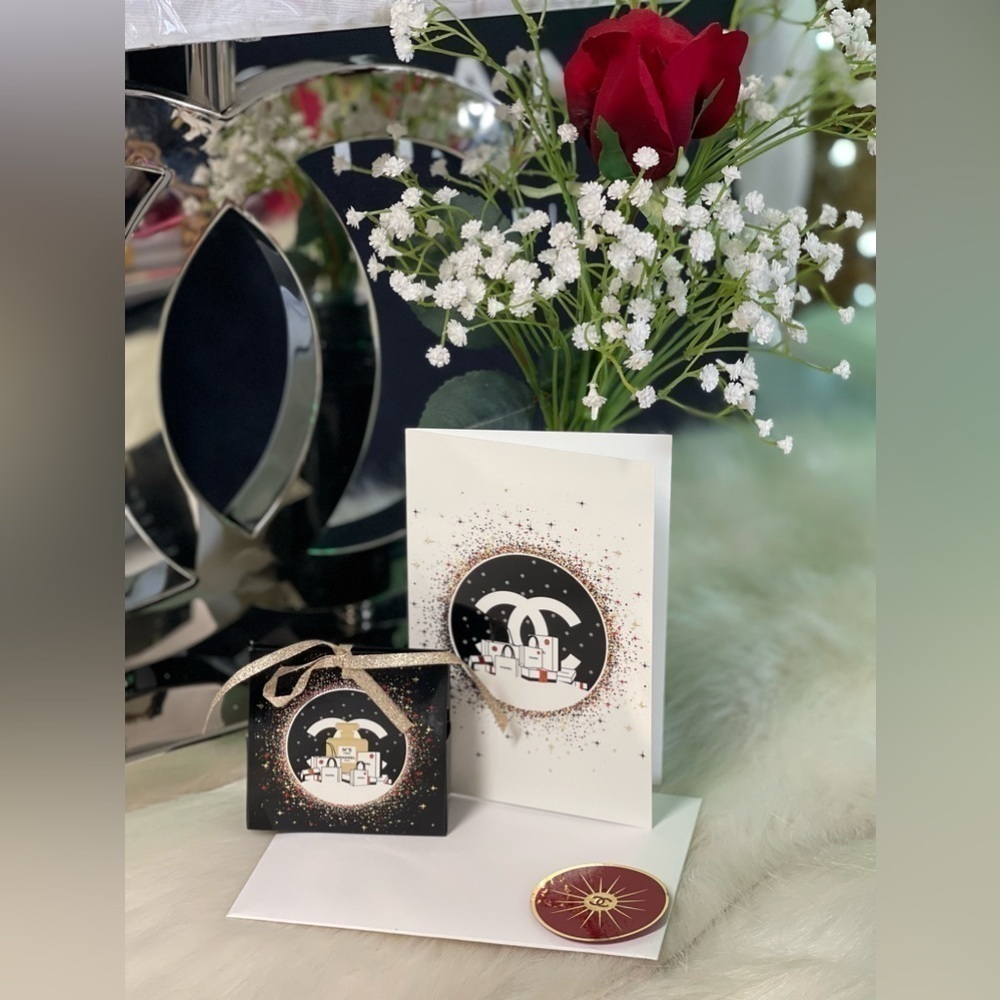 AUTHENTIC CHANEL NO 5 L’EAU MINIATURE PERFUME & CHRISTMAS CARD 2019 COLLECTIBLE